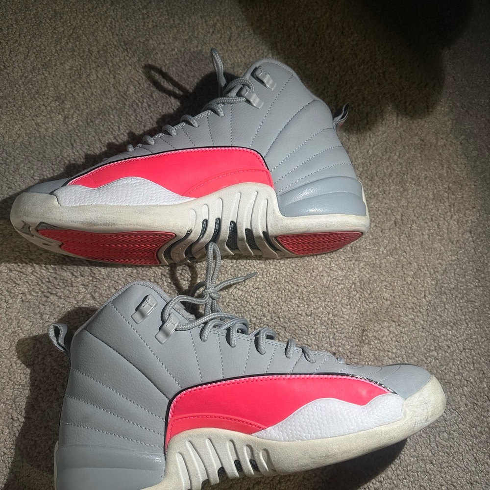 Jordan 12’s Retro Wolf Grey - Picture 4 of 9
